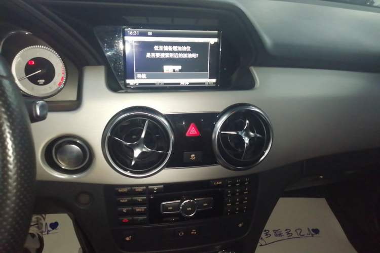 Used Mercedes-Benz GLK-Class 2015 GLK 300 4MATIC Fashion Edition Ultimate Version Audio And AC Panel