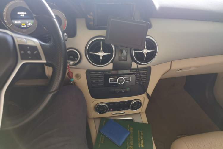 Used Mercedes-Benz GLK-Class 2015 GLK 260 4MATIC Dynamic Edition Ultimate Version Audio And AC Panel