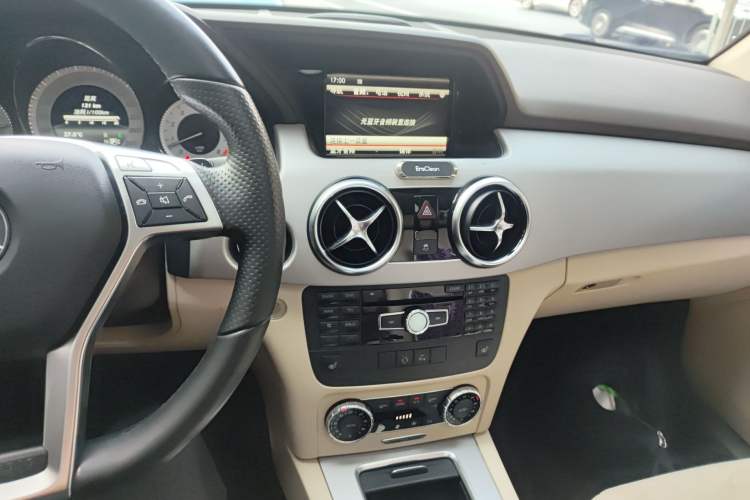 Used Mercedes-Benz GLK-Class 2015 GLK 300 4MATIC Fashion Edition Ultimate Version Audio And AC Panel