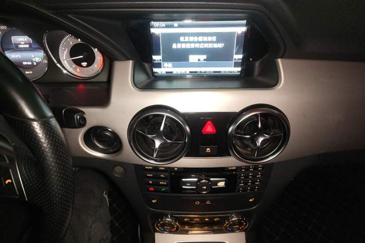 Used Mercedes-Benz GLK-Class 2015 GLK 300 4MATIC Fashion Edition Ultimate Version Audio And AC Panel