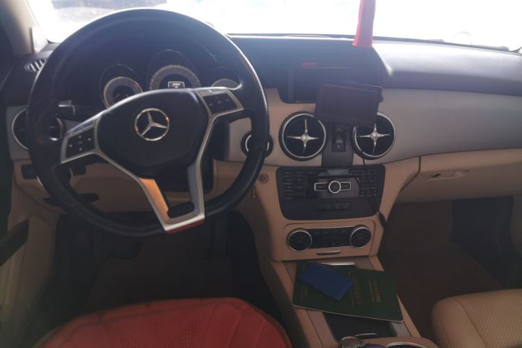 Used Mercedes-Benz GLK-Class 2015 GLK 260 4MATIC Dynamic Edition Ultimate Version Center Console