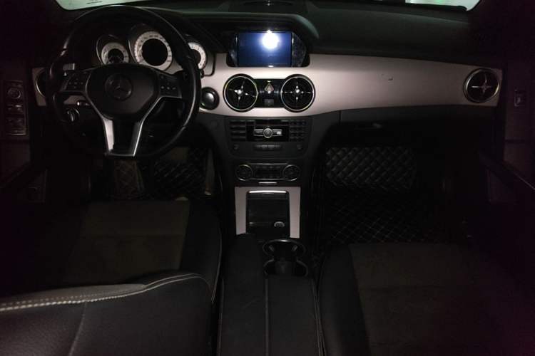 Used Mercedes-Benz GLK-Class 2015 GLK 300 4MATIC Fashion Edition Ultimate Version Center Console