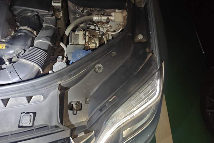 Used Mercedes-Benz GLK-Class 2015 GLK 260 4MATIC Fashion Edition Ultimate Version Engine Bay Left