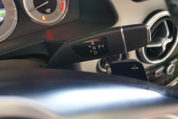 Used Mercedes-Benz GLK-Class 2015 GLK 260 4MATIC Dynamic Edition Ultimate Version Gear Lever