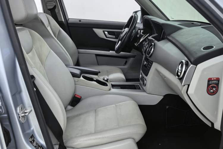 Used Mercedes-Benz GLK-Class 2015 GLK 300 4MATIC Fashion Edition Ultimate Version Interior 1