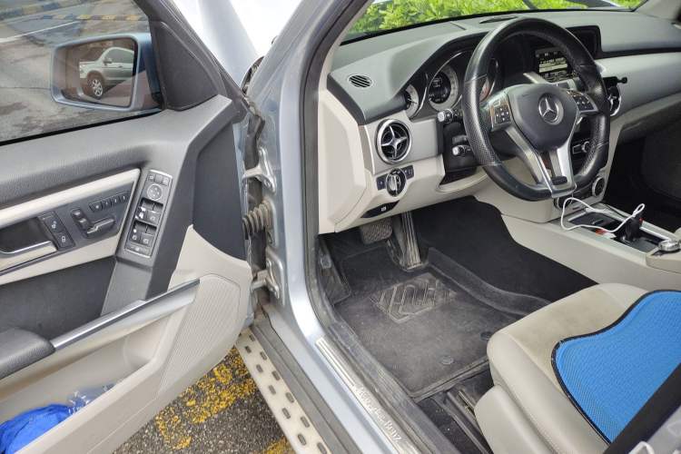 Used Mercedes-Benz GLK-Class 2015 GLK 260 4MATIC Dynamic Edition Ultimate Version Interior 3