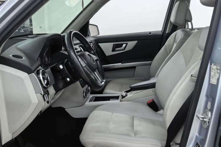 Used Mercedes-Benz GLK-Class 2015 GLK 300 4MATIC Fashion Edition Ultimate Version Interior 3