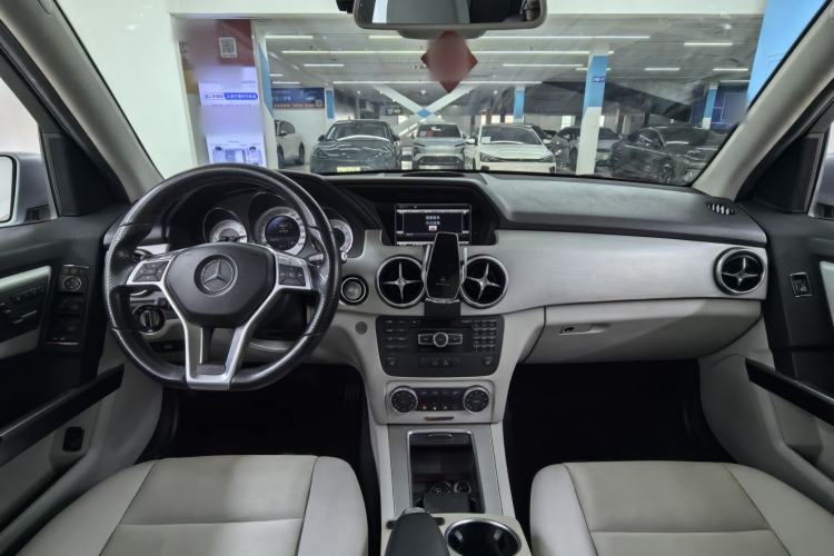 Used Mercedes-Benz GLK-Class 2015 GLK 300 4MATIC Fashion Edition Ultimate Version Interior 4