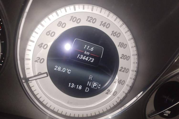 Used Mercedes-Benz GLK-Class 2015 GLK 260 4MATIC Fashion Edition Ultimate Version Odometer Close Up