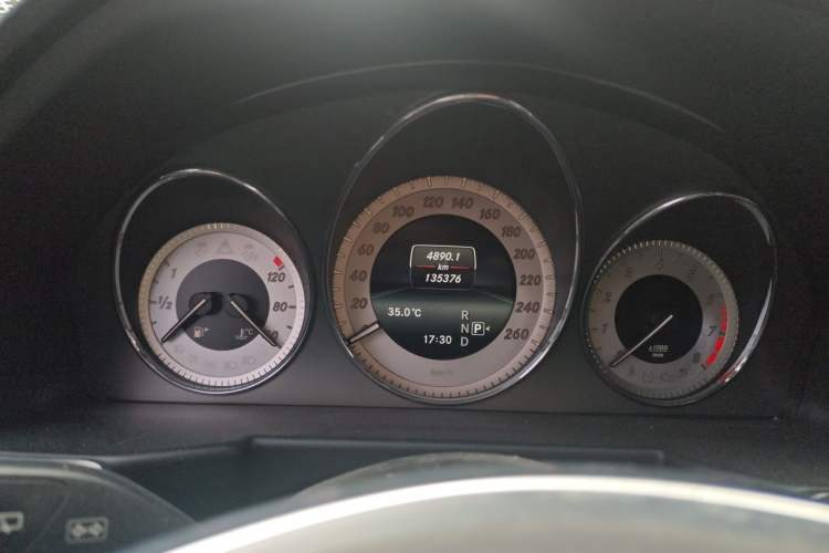Used Mercedes-Benz GLK-Class 2015 GLK 260 4MATIC Dynamic Edition Ultimate Version Odometer Close Up