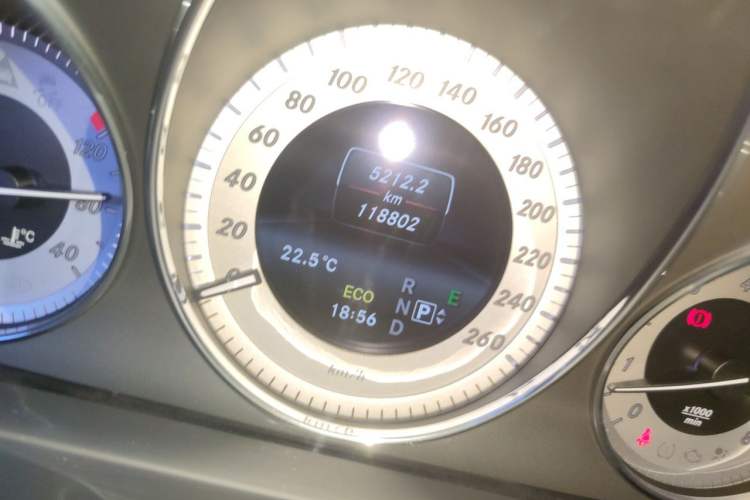 Used Mercedes-Benz GLK-Class 2015 GLK 260 4MATIC Dynamic Edition Ultimate Version Odometer Close Up