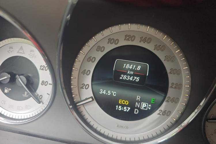 Used Mercedes-Benz GLK-Class 2015 GLK 260 4MATIC Dynamic Edition Ultimate Version Odometer Close Up