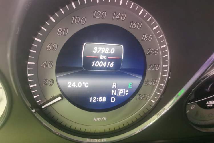 Used Mercedes-Benz GLK-Class 2015 GLK 300 4MATIC Fashion Edition Ultimate Version Odometer Close Up