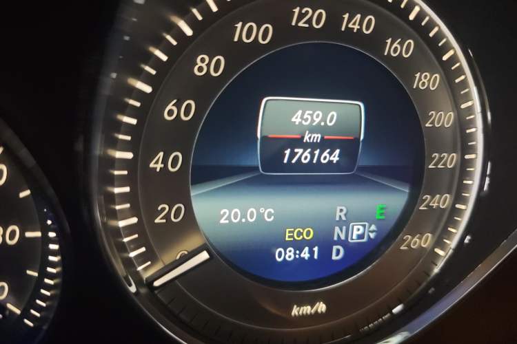 Used Mercedes-Benz GLK-Class 2015 GLK 260 4MATIC Dynamic Edition Ultimate Version Odometer Close Up