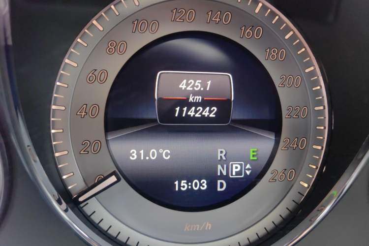 Used Mercedes-Benz GLK-Class 2015 GLK 260 4MATIC Dynamic Edition Ultimate Version Odometer Close Up