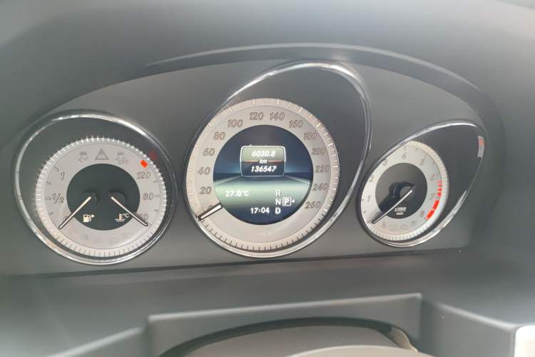 Used Mercedes-Benz GLK-Class 2015 GLK 300 4MATIC Fashion Edition Ultimate Version Odometer Close Up