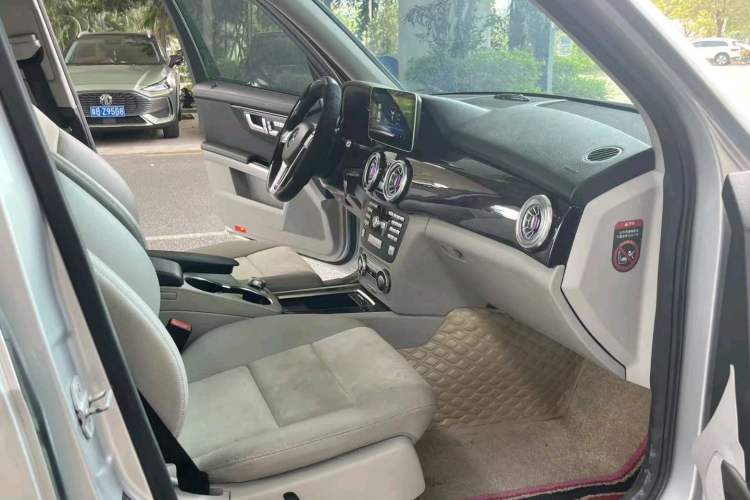 Used Mercedes-Benz GLK-Class 2015 GLK 260 4MATIC Fashion Edition Ultimate Version Right Front Seat