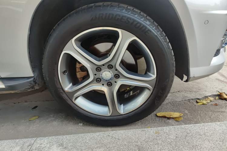 Used Mercedes-Benz GLK-Class 2015 GLK 300 4MATIC Fashion Edition Ultimate Version Right Front Wheel Hub
