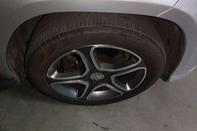 Used Mercedes-Benz GLK-Class 2015 GLK 300 4MATIC Fashion Edition Ultimate Version Right Front Wheel Hub
