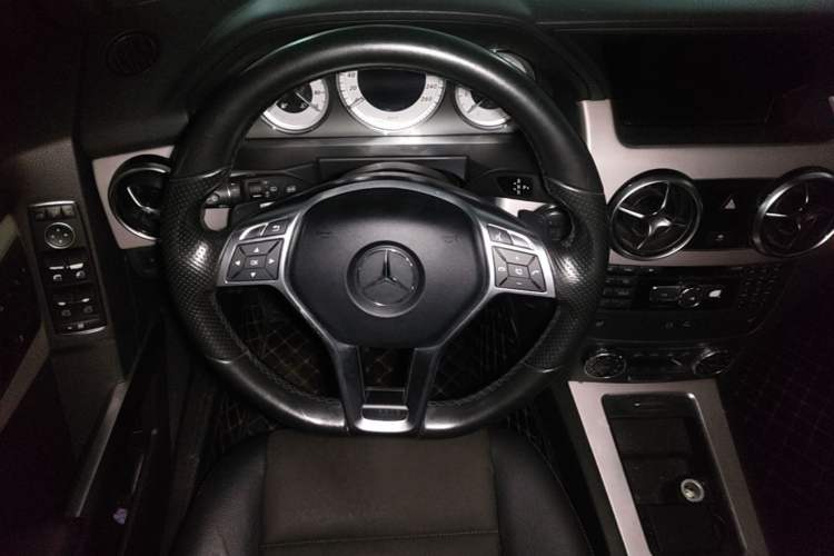 Used Mercedes-Benz GLK-Class 2015 GLK 300 4MATIC Fashion Edition Ultimate Version Steering Wheel