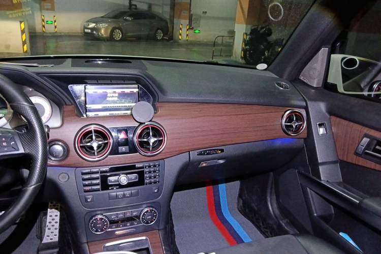 Used Mercedes-Benz GLK-Class 2015 GLK 300 4MATIC Fashion Edition Ultimate Version Audio And AC Panel