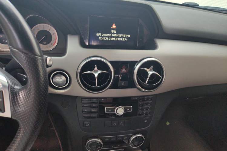 Used Mercedes-Benz GLK-Class 2015 GLK 300 4MATIC Fashion Edition Ultimate Version Audio And AC Panel
