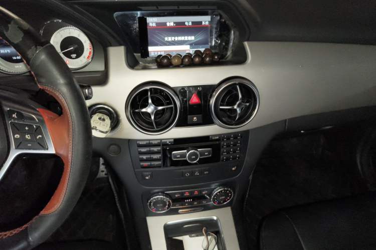 Used Mercedes-Benz GLK-Class 2015 GLK 260 4MATIC Fashion Edition Ultimate Version Audio And AC Panel