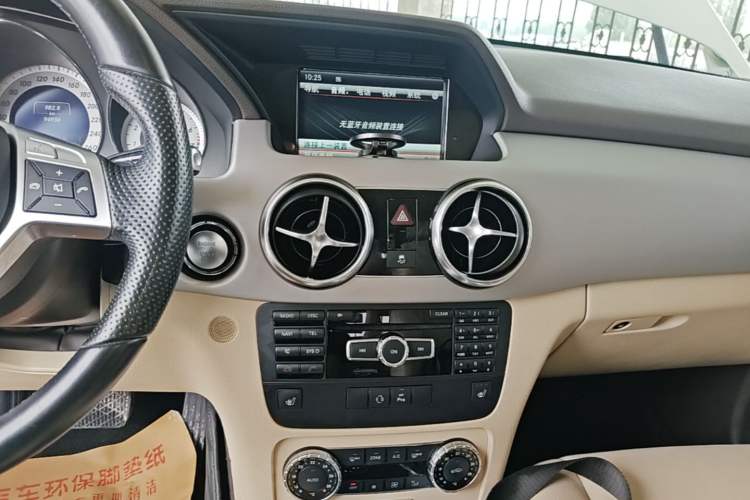 Used Mercedes-Benz GLK-Class 2015 GLK 300 4MATIC Fashion Edition Ultimate Version Audio And AC Panel