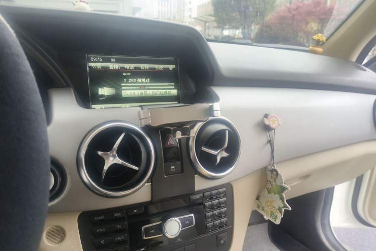 Used Mercedes-Benz GLK-Class 2015 GLK 300 4MATIC Fashion Edition Ultimate Version Audio And AC Panel