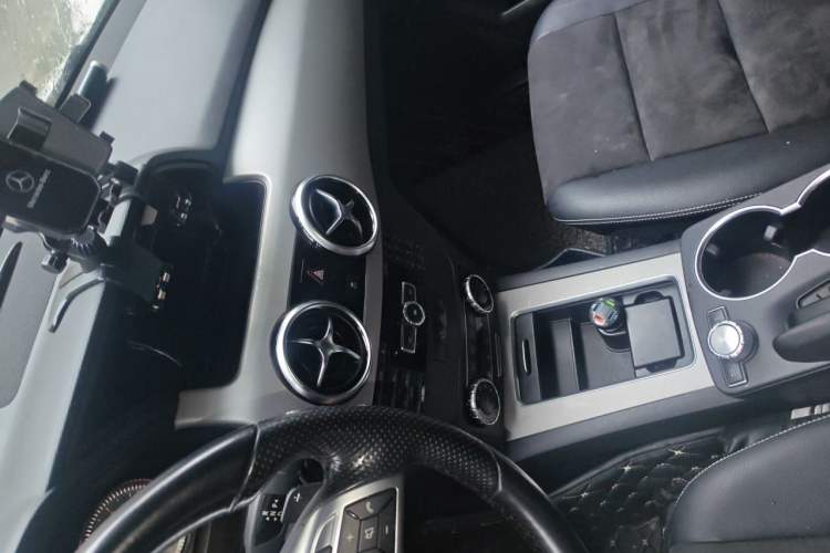 Used Mercedes-Benz GLK-Class 2015 GLK 260 4MATIC Dynamic Edition Ultimate Version Audio And AC Panel