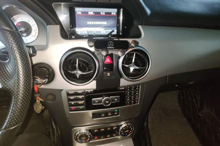 Used Mercedes-Benz GLK-Class 2015 GLK 260 4MATIC Dynamic Edition Ultimate Version Audio And AC Panel