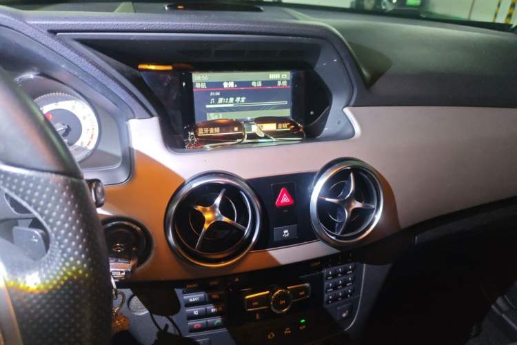 Used Mercedes-Benz GLK-Class 2015 GLK 260 4MATIC Fashion Edition Ultimate Version Audio And AC Panel