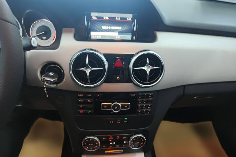 Used Mercedes-Benz GLK-Class 2015 GLK 260 4MATIC Dynamic Edition Ultimate Version Audio And AC Panel