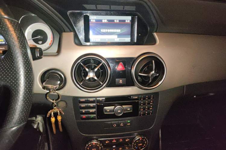 Used Mercedes-Benz GLK-Class 2015 GLK 260 4MATIC Dynamic Edition Ultimate Version Audio And AC Panel