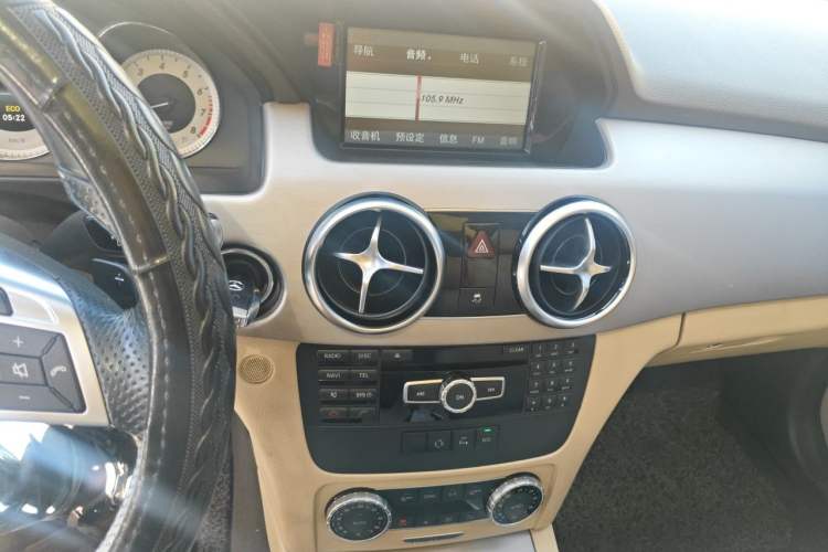 Used Mercedes-Benz GLK-Class 2015 GLK 260 4MATIC Dynamic Edition Ultimate Version Audio And AC Panel