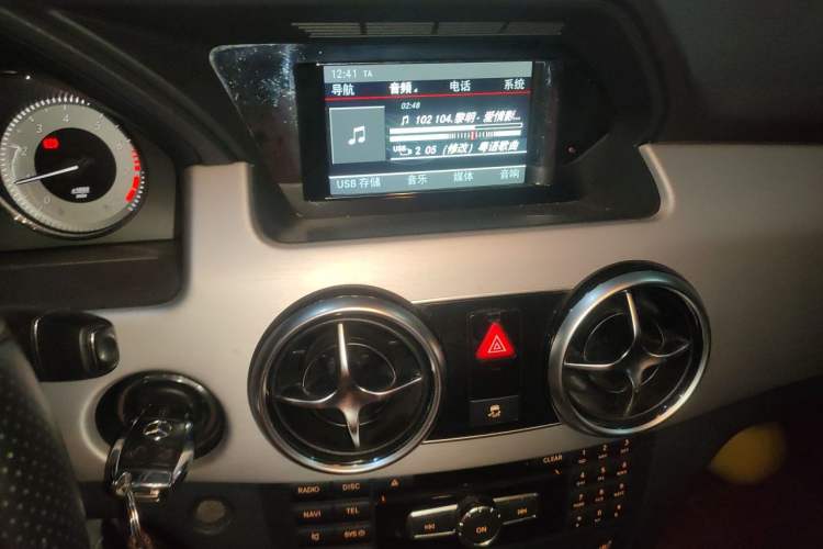 Used Mercedes-Benz GLK-Class 2015 GLK 260 4MATIC Fashion Edition Ultimate Version Audio And AC Panel
