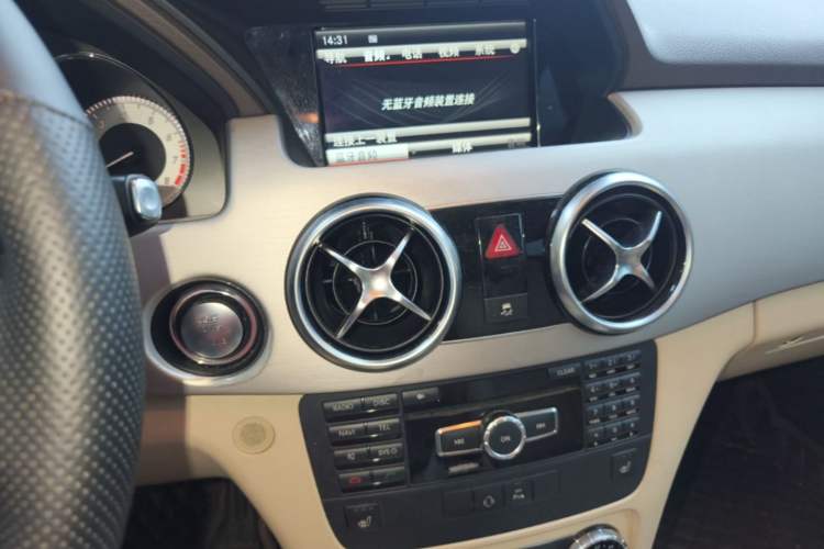 Used Mercedes-Benz GLK-Class 2015 GLK 300 4MATIC Fashion Edition Ultimate Version Audio And AC Panel