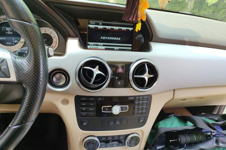 Used Mercedes-Benz GLK-Class 2015 GLK 300 4MATIC Fashion Edition Ultimate Version Audio And AC Panel