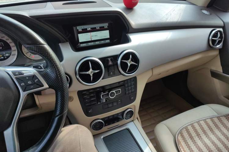 Used Mercedes-Benz GLK-Class 2015 GLK 260 4MATIC Fashion Edition Ultimate Version Audio And AC Panel