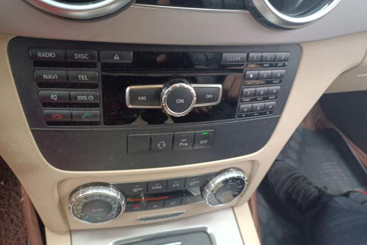 Used Mercedes-Benz GLK-Class 2015 GLK 260 4MATIC Dynamic Edition Ultimate Version Audio And AC Panel