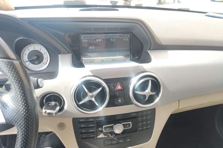 Used Mercedes-Benz GLK-Class 2015 GLK 260 4MATIC Dynamic Edition Ultimate Version Audio And AC Panel