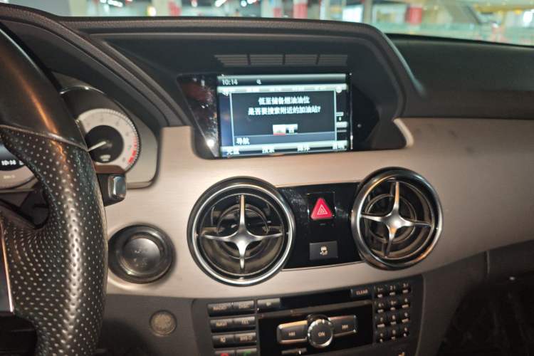 Used Mercedes-Benz GLK-Class 2015 GLK 300 4MATIC Fashion Edition Ultimate Version Audio And AC Panel