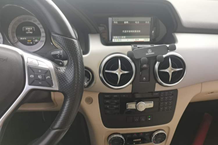 Used Mercedes-Benz GLK-Class 2015 GLK 260 4MATIC Dynamic Edition Ultimate Version Audio And AC Panel