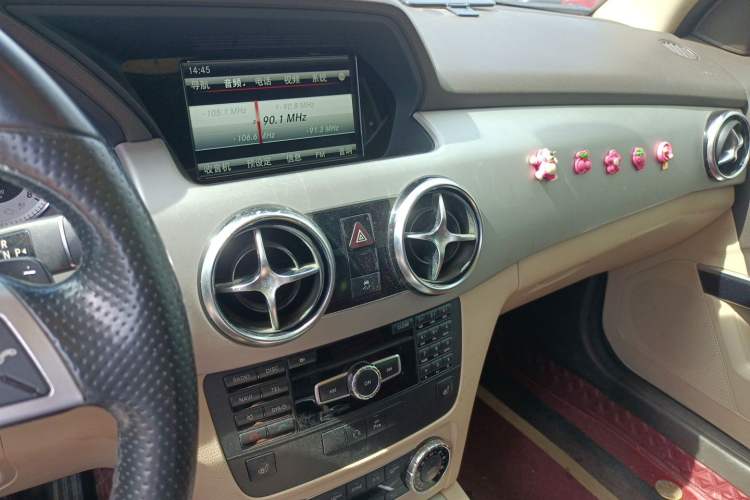 Used Mercedes-Benz GLK-Class 2015 GLK 300 4MATIC Fashion Edition Ultimate Version Audio And AC Panel