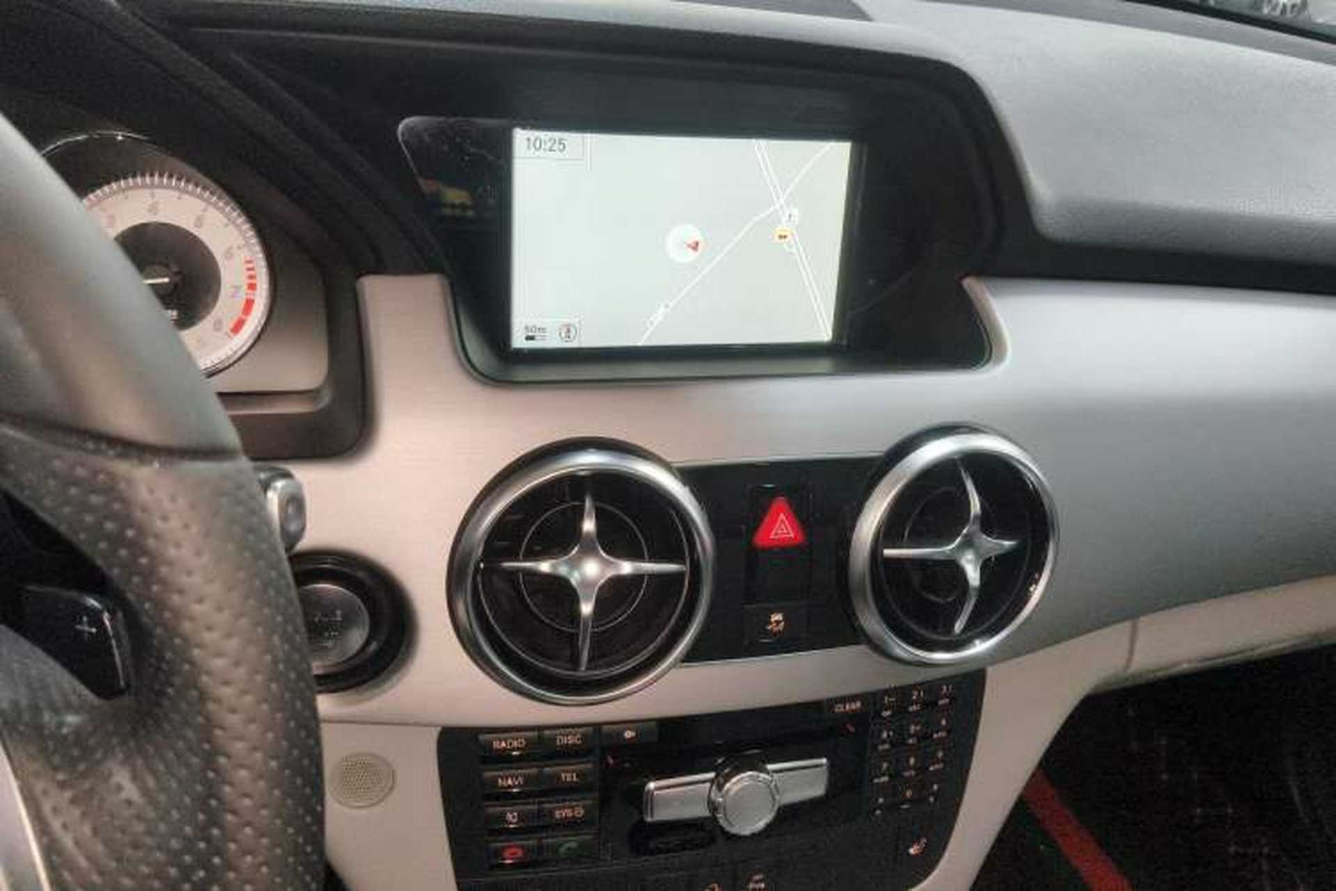 Used Mercedes-Benz GLK-Class 2015 GLK 300 4MATIC Fashion Edition Ultimate Version Audio And AC Panel