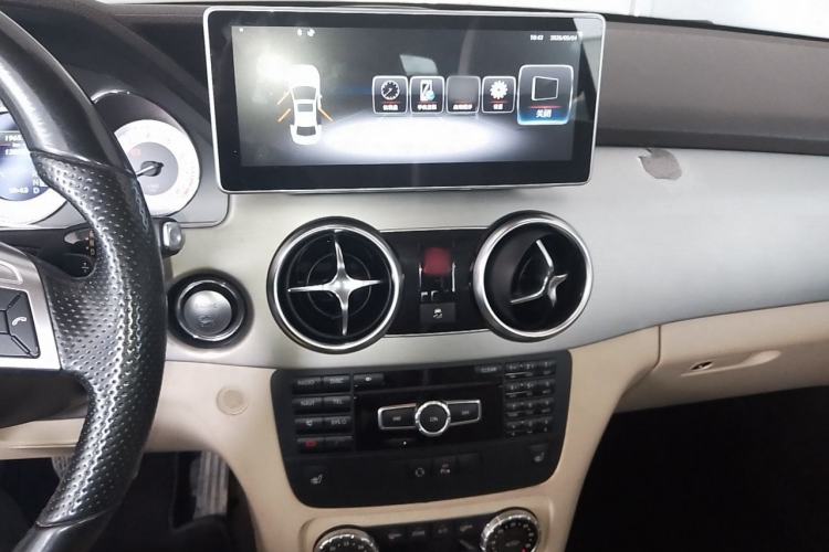 Used Mercedes-Benz GLK-Class 2015 GLK 300 4MATIC Fashion Edition Ultimate Version Audio And AC Panel