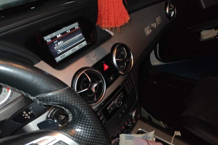 Used Mercedes-Benz GLK-Class 2015 GLK 260 4MATIC Dynamic Edition Ultimate Version Audio And AC Panel