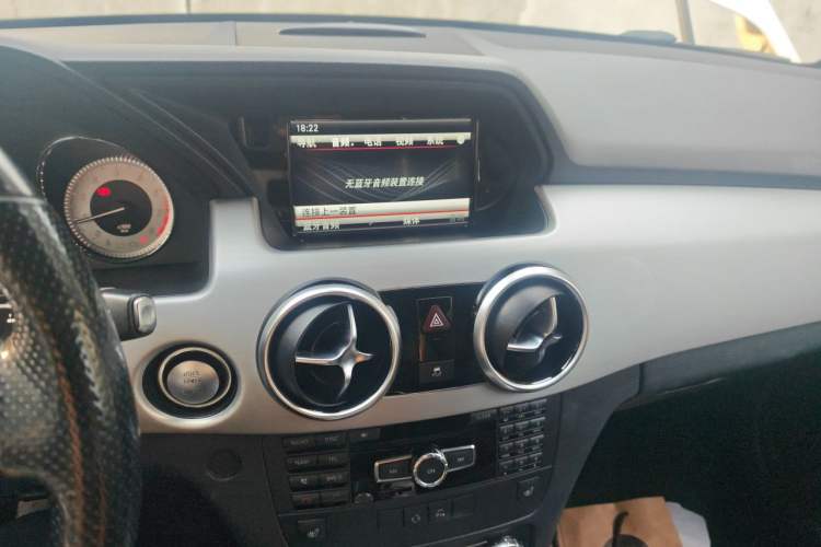 Used Mercedes-Benz GLK-Class 2015 GLK 300 4MATIC Fashion Edition Ultimate Version Audio And AC Panel
