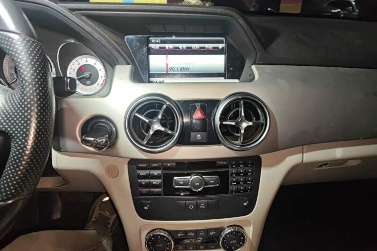 Used Mercedes-Benz GLK-Class 2015 GLK 300 4MATIC Fashion Edition Ultimate Version Audio And AC Panel