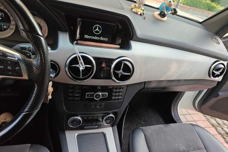 Used Mercedes-Benz GLK-Class 2015 GLK 260 4MATIC Dynamic Edition Ultimate Version Audio And AC Panel